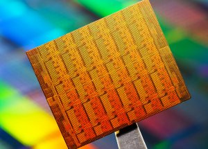 ...А у Intel есть экспериментальный чип с 48 ядрами. (Фото корпорации).