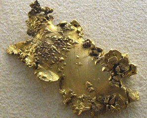 Крупный золотой самородок из коллекции лондонского музея естествознания (фото Natural History Museum).