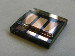 Пример перовскитной солнечной батареи с галогенидом олова. (Рисунок из Energy Environ. Sci., 2014, DOI: 10.1039/c4ee01076k).