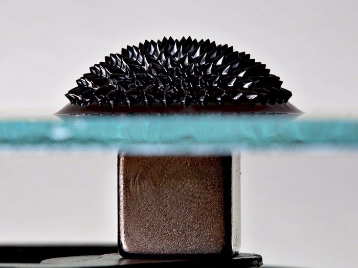 hi-news-greate-materials-ferrofluid.jpg