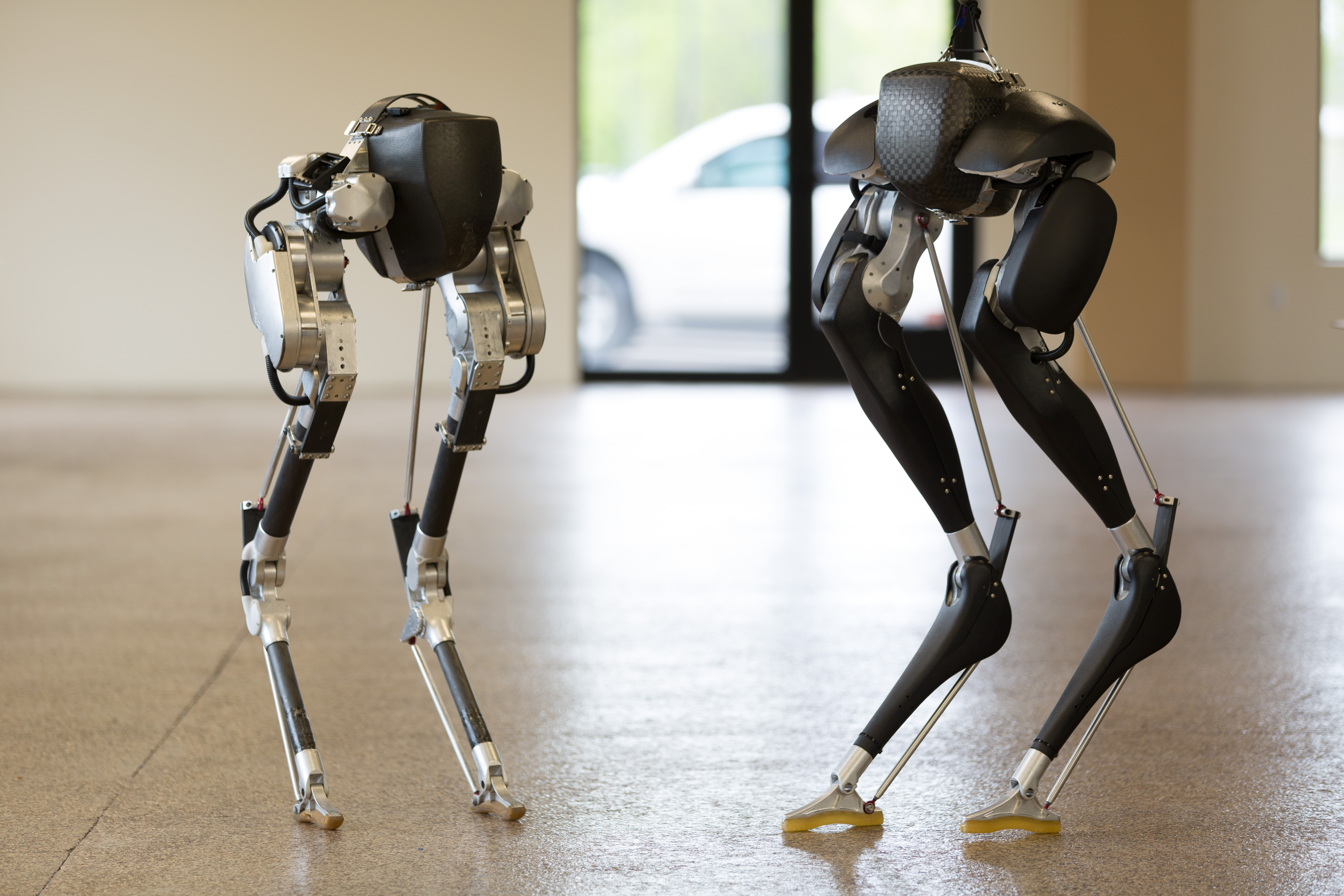 Шагающие устройства. Двуногий робот Кэсси. Роботы Бостон Динамикс с руками. Робот страус Cassie. Необычные роботы.